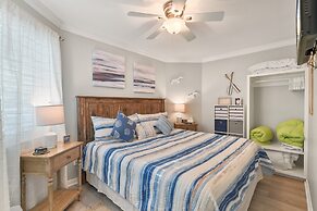 Seascape 1215 Studio Bedroom Condo by RedAwning