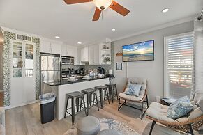 Seascape 1215 Studio Bedroom Condo by RedAwning