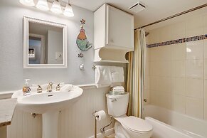 Seascape 1202 Studio Bedroom Condo by RedAwning