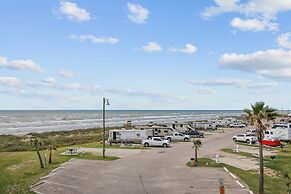 Seascape 1202 Studio Bedroom Condo by RedAwning