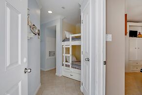 Seascape 1202 Studio Bedroom Condo by RedAwning