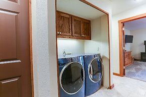 3 Spyglass Home on Meadows Golf Course feature Brand New Hot Tub and B