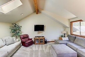 3 Spyglass Home on Meadows Golf Course feature Brand New Hot Tub and B