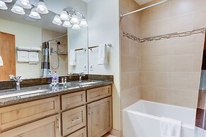 3 Spyglass Home on Meadows Golf Course feature Brand New Hot Tub and B