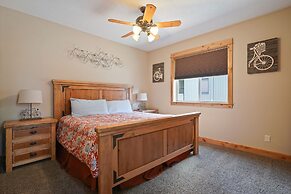 5 Vine Maple 6 Bedroom Home by Redawning