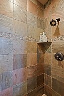 5 Vine Maple 6 Bedroom Home by Redawning