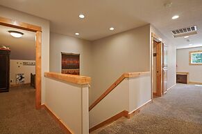 5 Vine Maple 6 Bedroom Home by Redawning