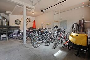 5 Vine Maple 6 Bedroom Home by Redawning