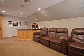 5 Vine Maple 6 Bedroom Home by Redawning