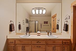 5 Vine Maple 6 Bedroom Home by Redawning