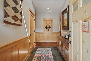 5 Vine Maple 6 Bedroom Home by Redawning