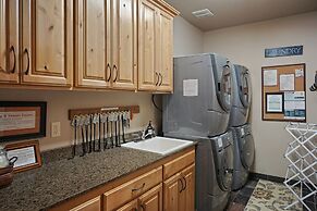 5 Vine Maple 6 Bedroom Home by Redawning