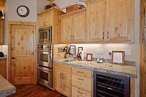 5 Vine Maple 6 Bedroom Home by Redawning