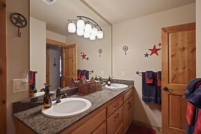 5 Vine Maple 6 Bedroom Home by Redawning