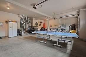 5 Vine Maple 6 Bedroom Home by Redawning