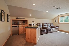 5 Vine Maple 6 Bedroom Home by Redawning