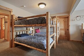 5 Vine Maple 6 Bedroom Home by Redawning