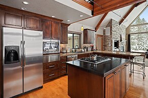 8 Mt Baker Home With Hot Tub by Redawning