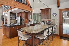 8 Mt Baker Home With Hot Tub by Redawning