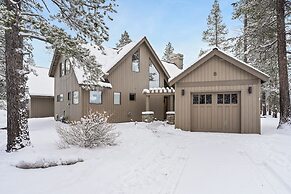 8 Mt Baker Home With Hot Tub by Redawning