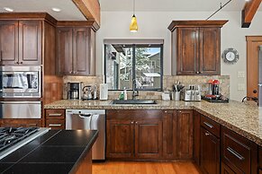 8 Mt Baker Home With Hot Tub by Redawning