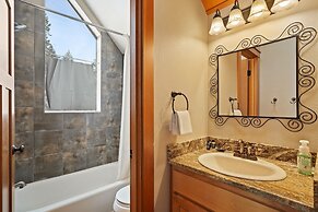 8 Mt Baker Home With Hot Tub by Redawning