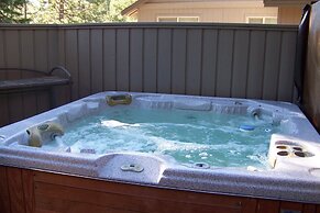 8 Mt Baker Home With Hot Tub by Redawning