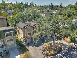 Spacious B2 Townhome with Fireplace and BBQ on the Deck by RedAwning