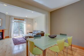 Spacious B2 Townhome with Fireplace and BBQ on the Deck by RedAwning