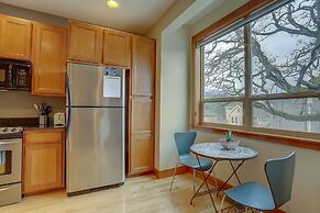 Spacious B2 Townhome with Fireplace and BBQ on the Deck by RedAwning