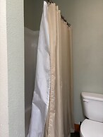 Spacious B2 Townhome with Fireplace and BBQ on the Deck by RedAwning