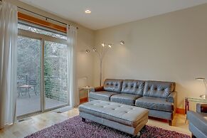 Spacious B2 Townhome with Fireplace and BBQ on the Deck by RedAwning