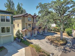 Spacious B2 Townhome with Fireplace and BBQ on the Deck by RedAwning