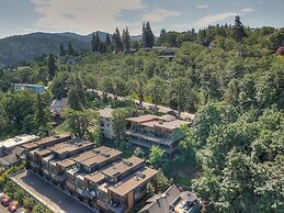 Alizes Modern Home with Views of the Columbia River Gorge by RedAwning