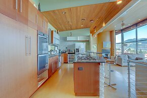 Alizes Modern Home with Views of the Columbia River Gorge by RedAwning