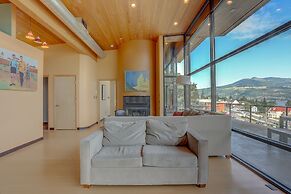 Alizes Modern Home with Views of the Columbia River Gorge by RedAwning