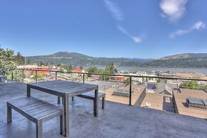 Alizes Modern Home with Views of the Columbia River Gorge by RedAwning