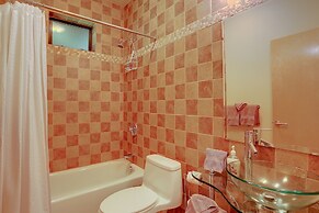 Alizes Modern Home with Views of the Columbia River Gorge by RedAwning