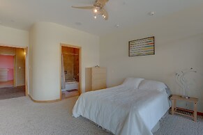 Alizes Modern Home with Views of the Columbia River Gorge by RedAwning