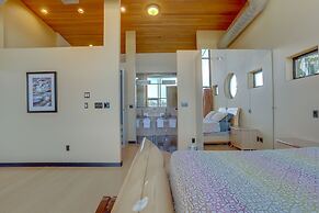 Alizes Modern Home with Views of the Columbia River Gorge by RedAwning