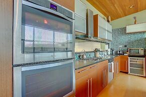 Alizes Modern Home with Views of the Columbia River Gorge by RedAwning