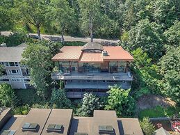 Alizes Modern Home with Views of the Columbia River Gorge by RedAwning