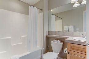 Vantage Point 3 Bedroom Townhouse by RedAwning