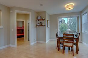 Vantage Point 3 Bedroom Townhouse by RedAwning