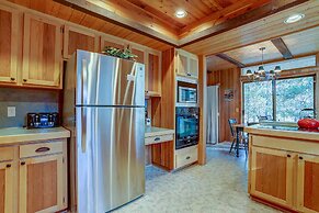 22 Rogue Home with Private Hot Tub, BBQ, and Game Room by RedAwning