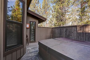 22 Rogue Home with Private Hot Tub, BBQ, and Game Room by RedAwning