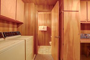 22 Rogue Home with Private Hot Tub, BBQ, and Game Room by RedAwning