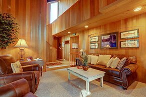 22 Rogue Home with Private Hot Tub, BBQ, and Game Room by RedAwning