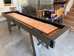 22 Rogue Home with Private Hot Tub, BBQ, and Game Room by RedAwning