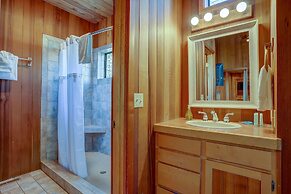 22 Rogue Home with Private Hot Tub, BBQ, and Game Room by RedAwning